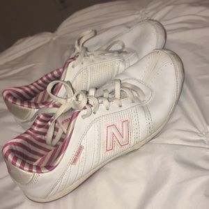 NEW BALANCE ATHLETIC SHOES.